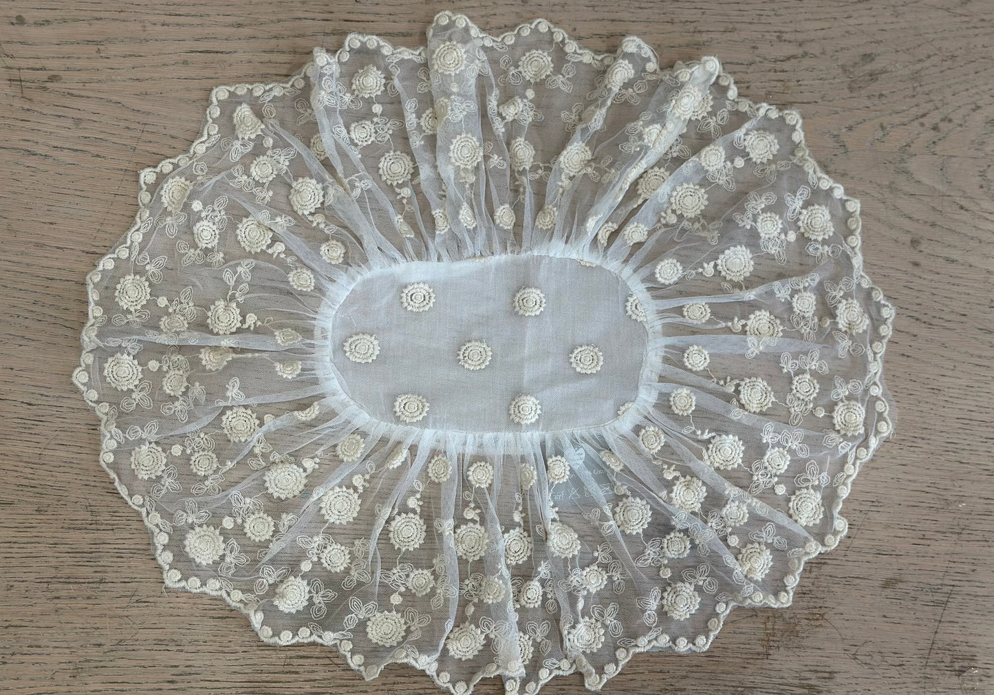 Tris centri in pizzo ‘Angelica’ - L’arte di Nacchi