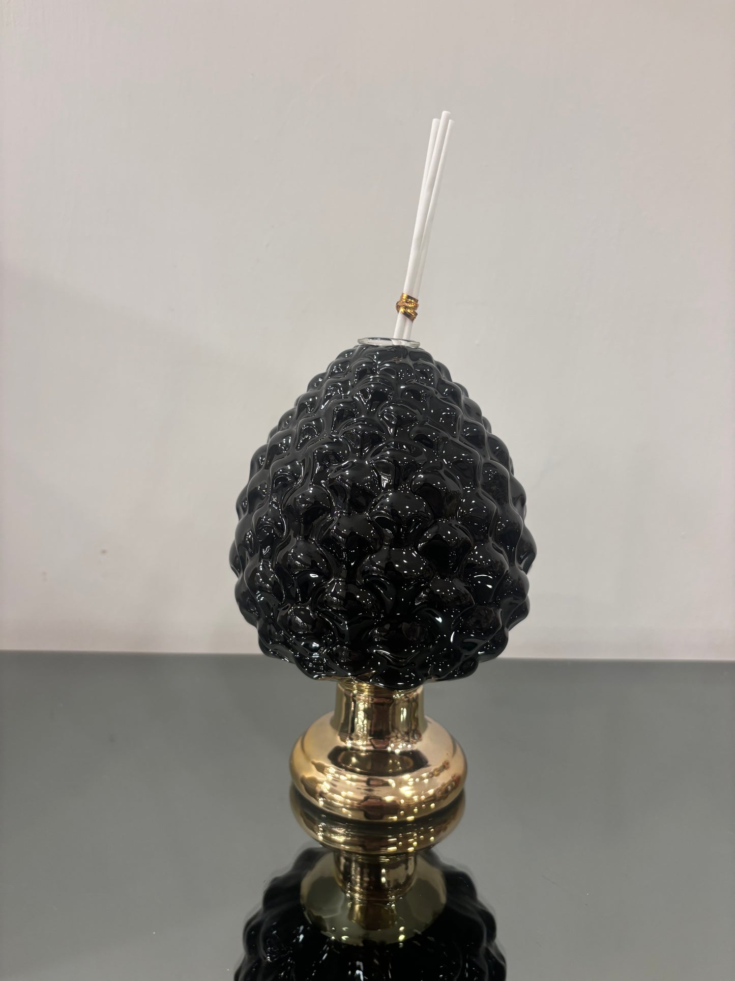 Pigna nera/oro profumatore H17 - Encantada