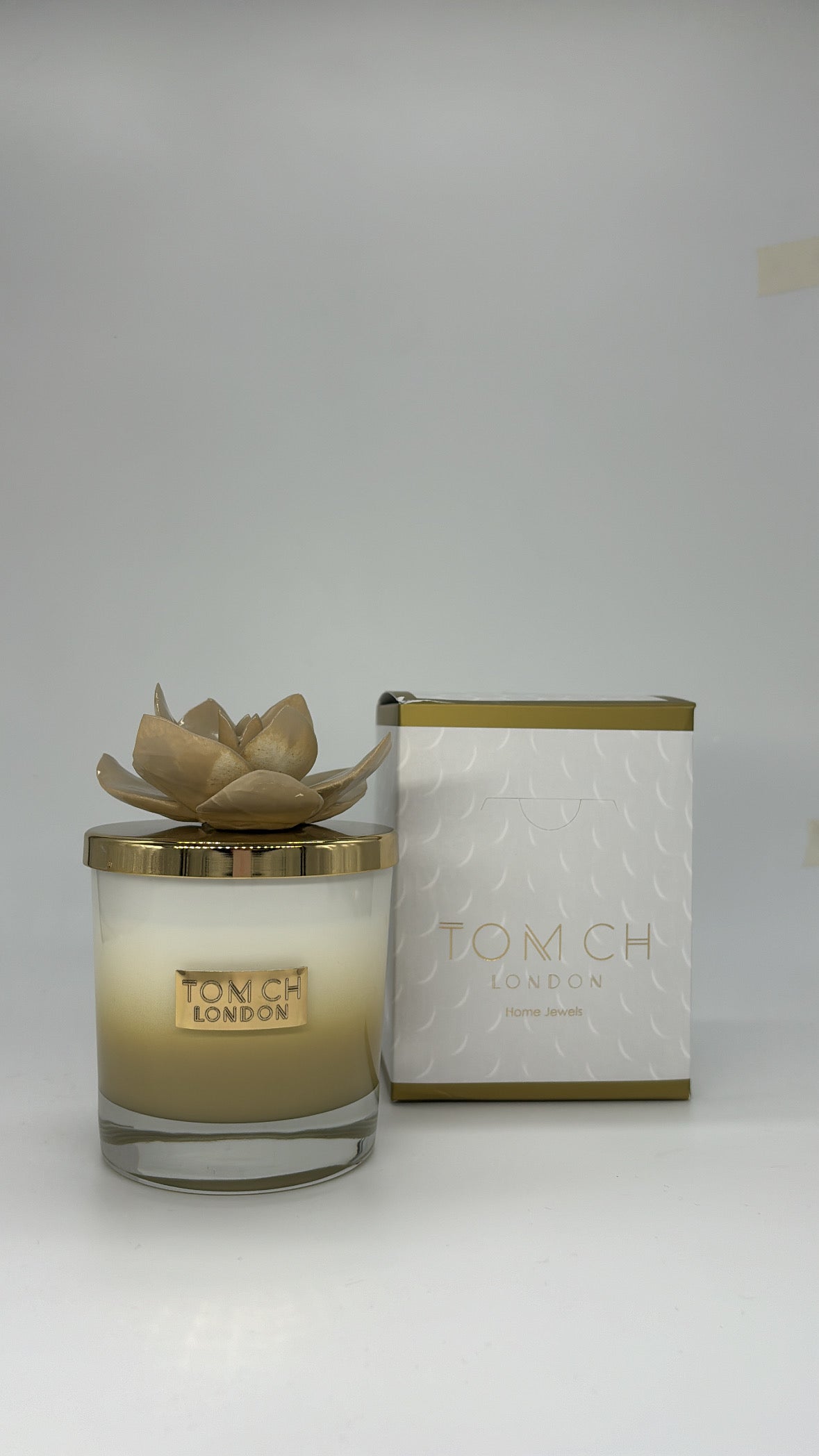 Candela con tappo a fiore linea 'Denise Curcuma' - TOM CH LONDON