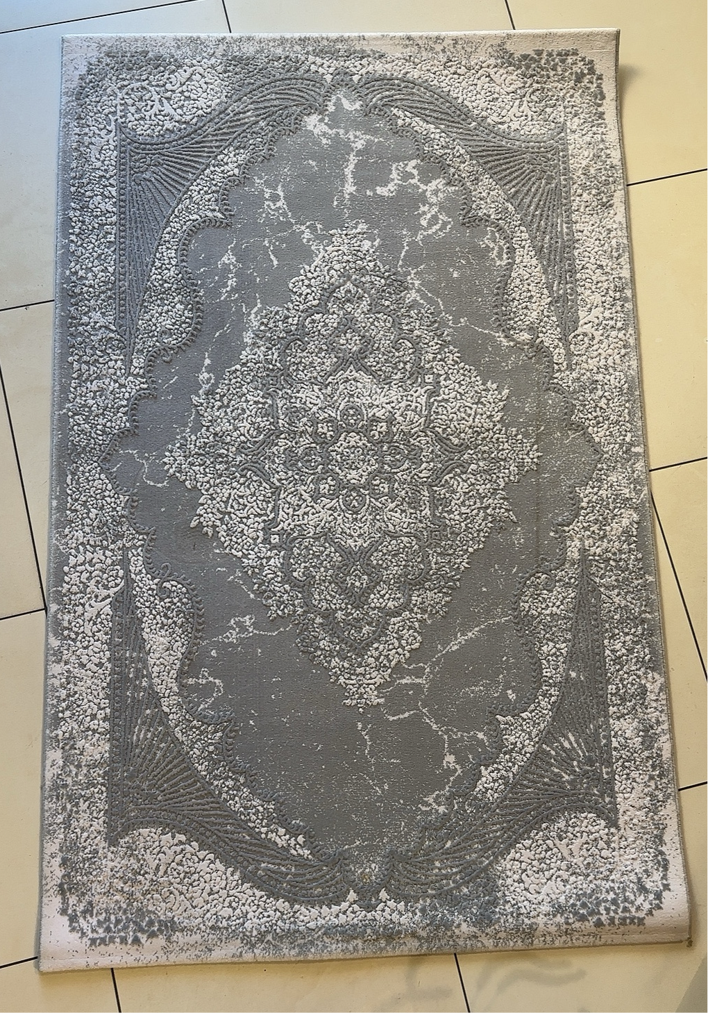 Tappeto con disegno damasco grigio 120x180 - Catuara