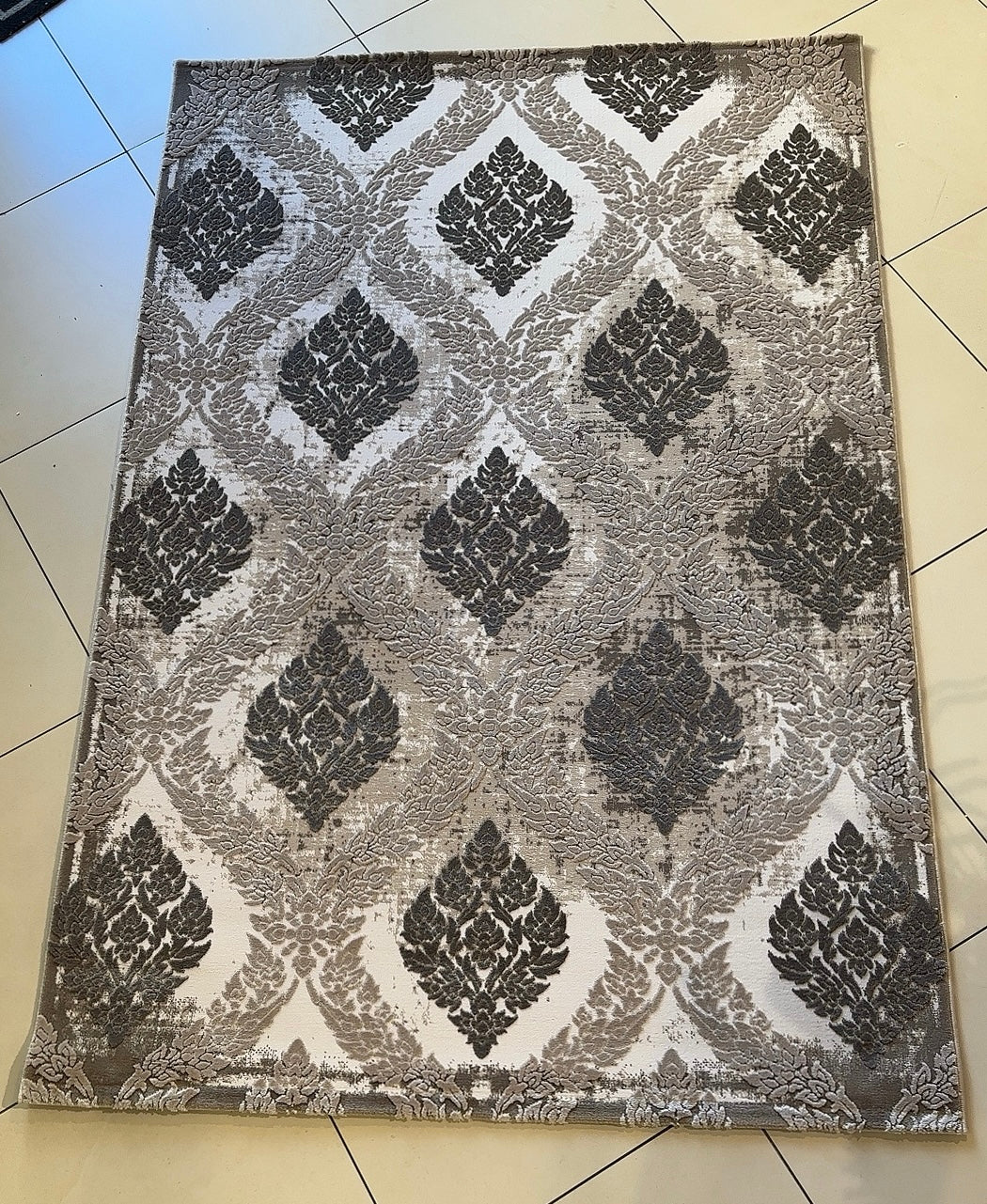 Tappeto con disegno damasco grigio 160x230 - Catuara