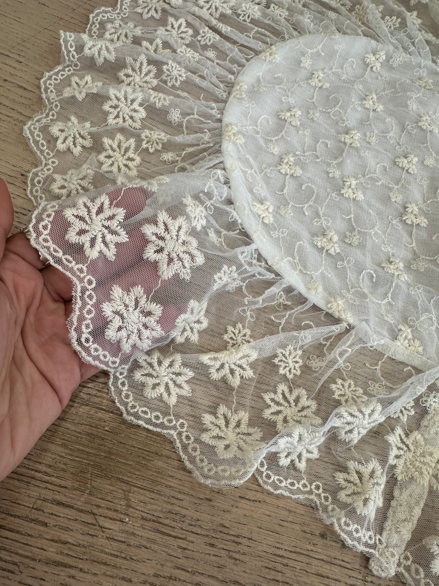 Tris centri in pizzo ‘Iris’ - L’arte di Nacchi