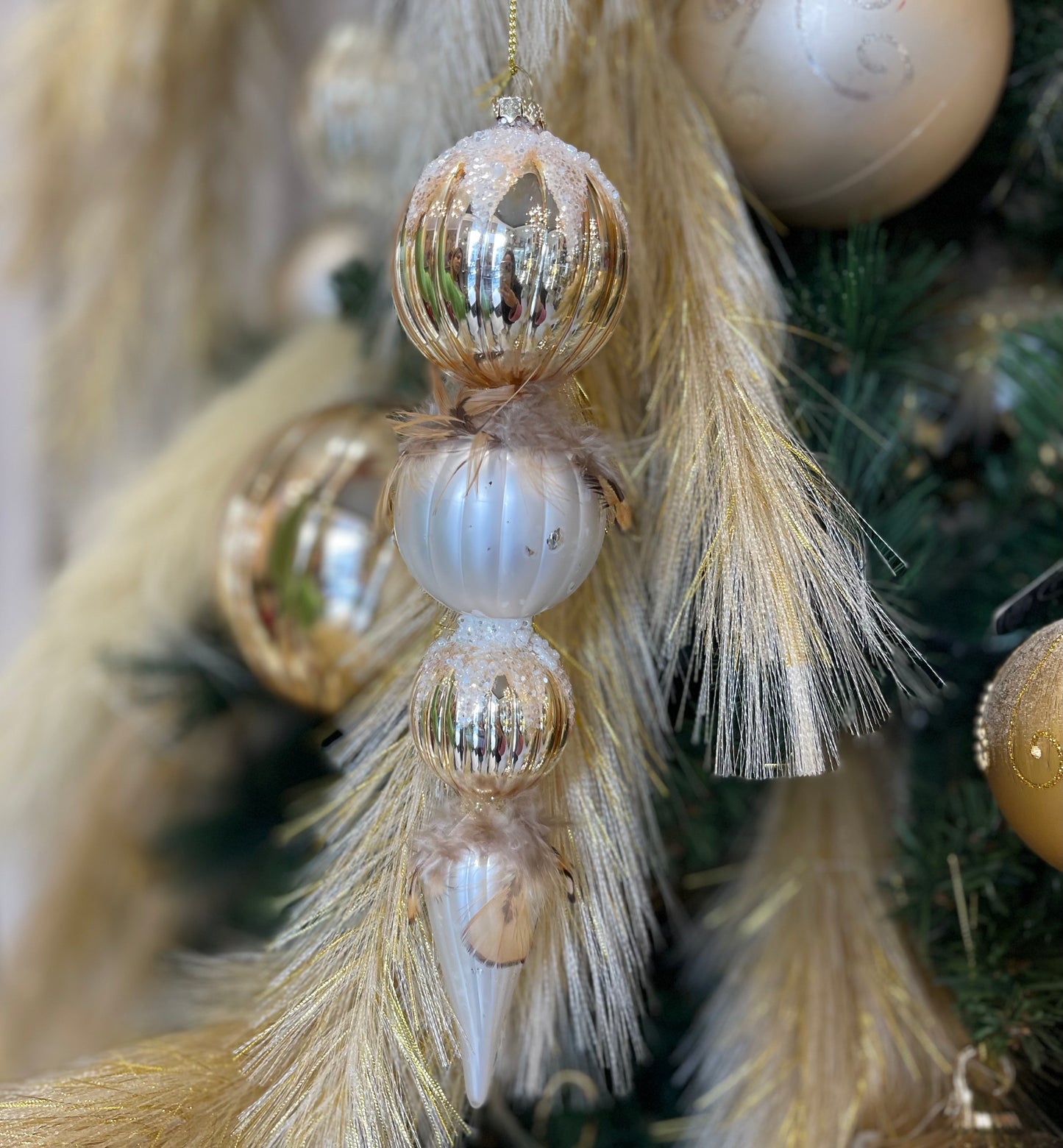 Decorazione sfera vetro con piume H24 - EDG