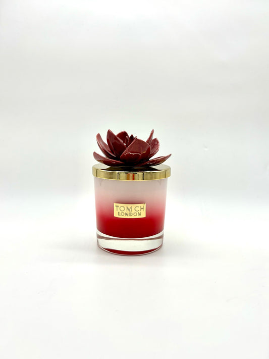 Candela con tappo a fiore linea 'Denise Curcuma' rossa - TOM CH LONDON