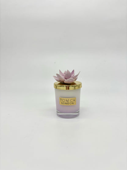 Candela con tappo a fiore linea 'Denise Curcuma' glicine - TOM CH LONDON