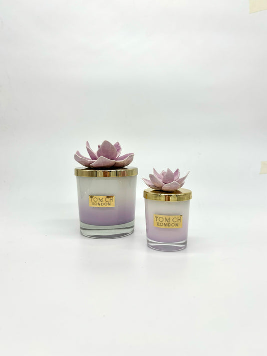 Candela con tappo a fiore linea 'Denise Curcuma' glicine - TOM CH LONDON