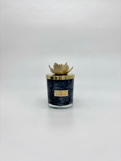 Candela con tappo a fiore linea 'Denise Curcuma' - TOM CH LONDON