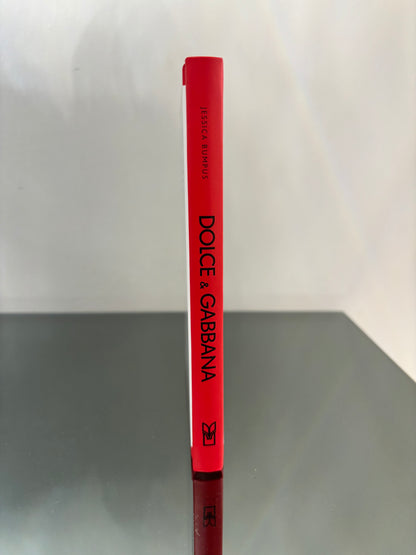 Valentino. La storia della celebre casa di moda.